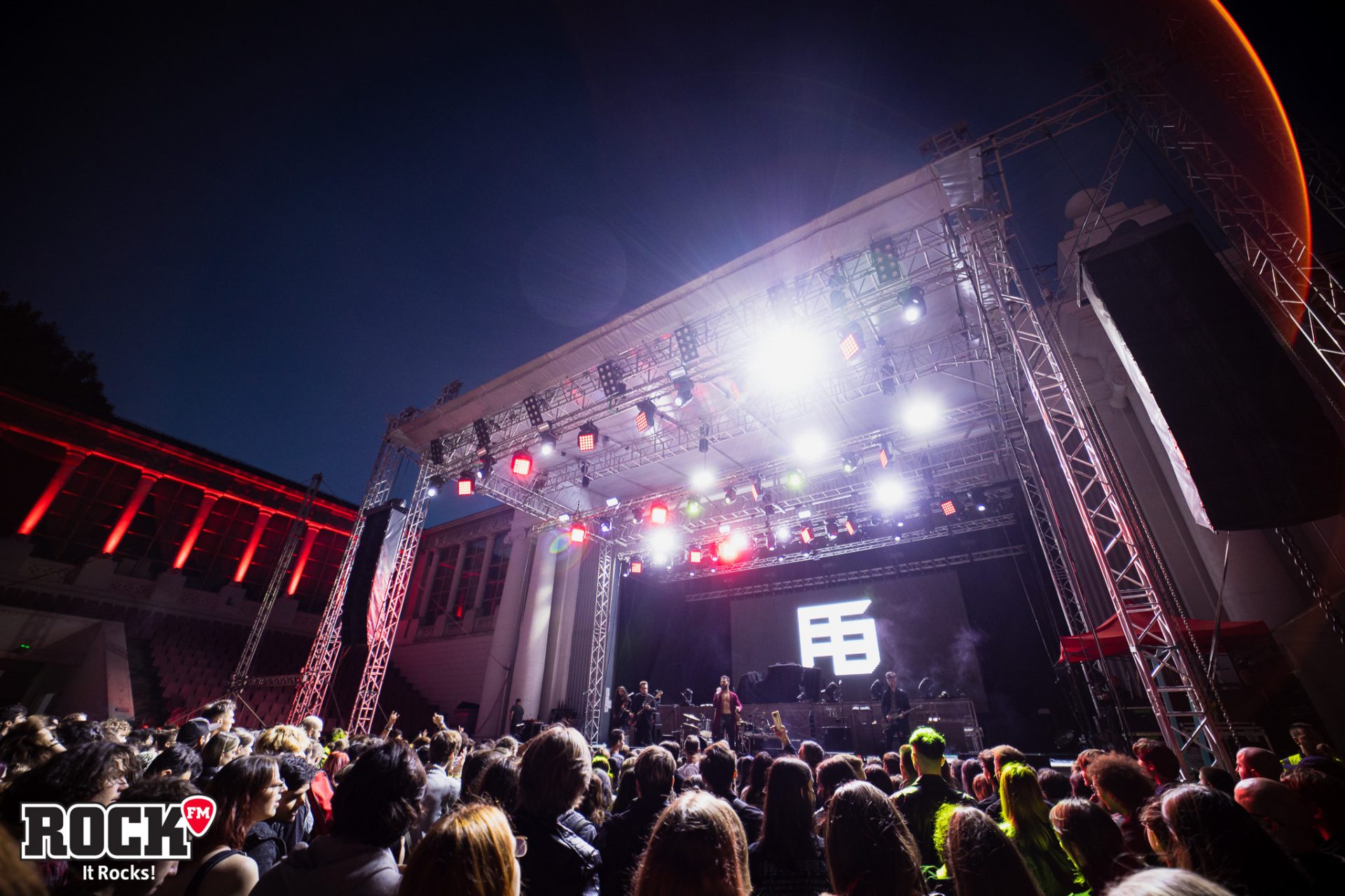 Falling Giant Alternative Rock Metal Band in Concert in concert in Bucarest -  - Official Website